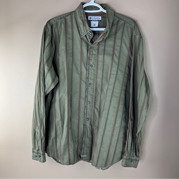 Men's Columbia Green Casual Button Down Shirt - Picture 3 of 9